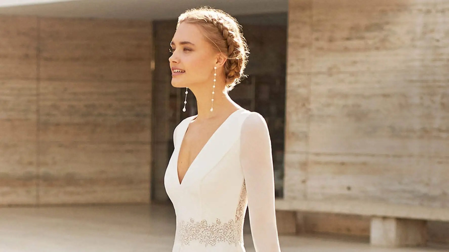4 Jaw-dropping Gorgeous Spaghetti Strap Wedding Dresses Image