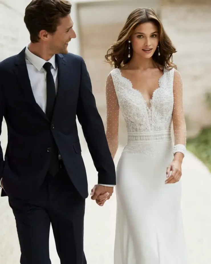 Naomi By Rosa Clara Price Range: $2999.99 - $7750.00 #2 default Natural picture