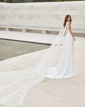 Nanet By Rosa Clara Price Range: $2999.99 - $7750.00 $1 Natural thumbnail