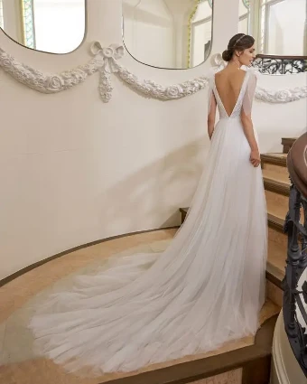 Queen By Rosa Clara Price Range: $2999.99 - $7750.00 $1 Natural thumbnail
