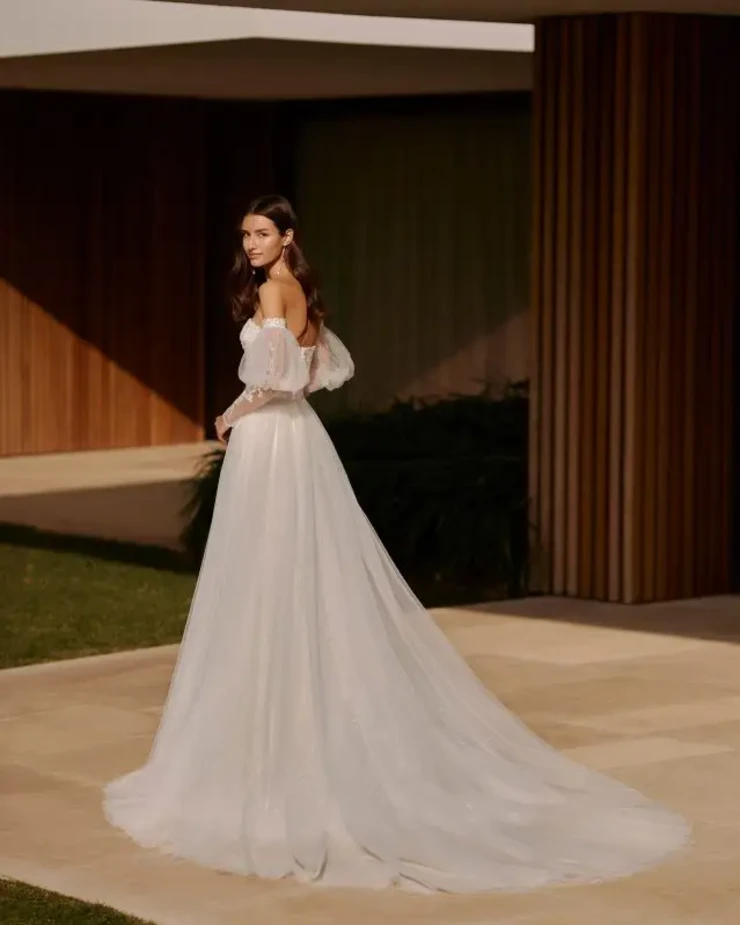 Iseo By Rosa Clará Wedding Gowns Price Range: $2999.99 - $7750.00 #2 default Natural picture