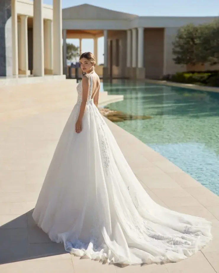 Vesta By Rosa Clara Price Range: $2999.99 - $7750.00 #2 default Natural picture