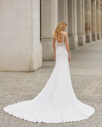 Tania By Rosa Clara Price Range: $2999.99 - $7750.00 $2 default Natural thumbnail