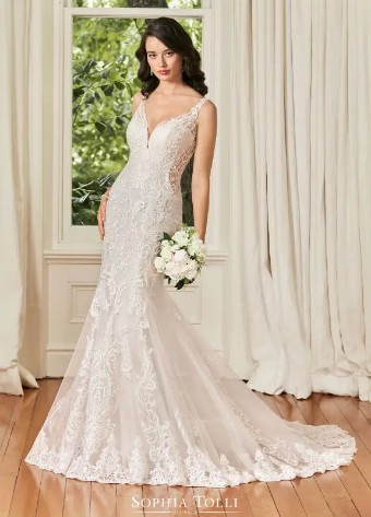 Tara - Y21988 By Sophia Tolli $0 default Ivory thumbnail