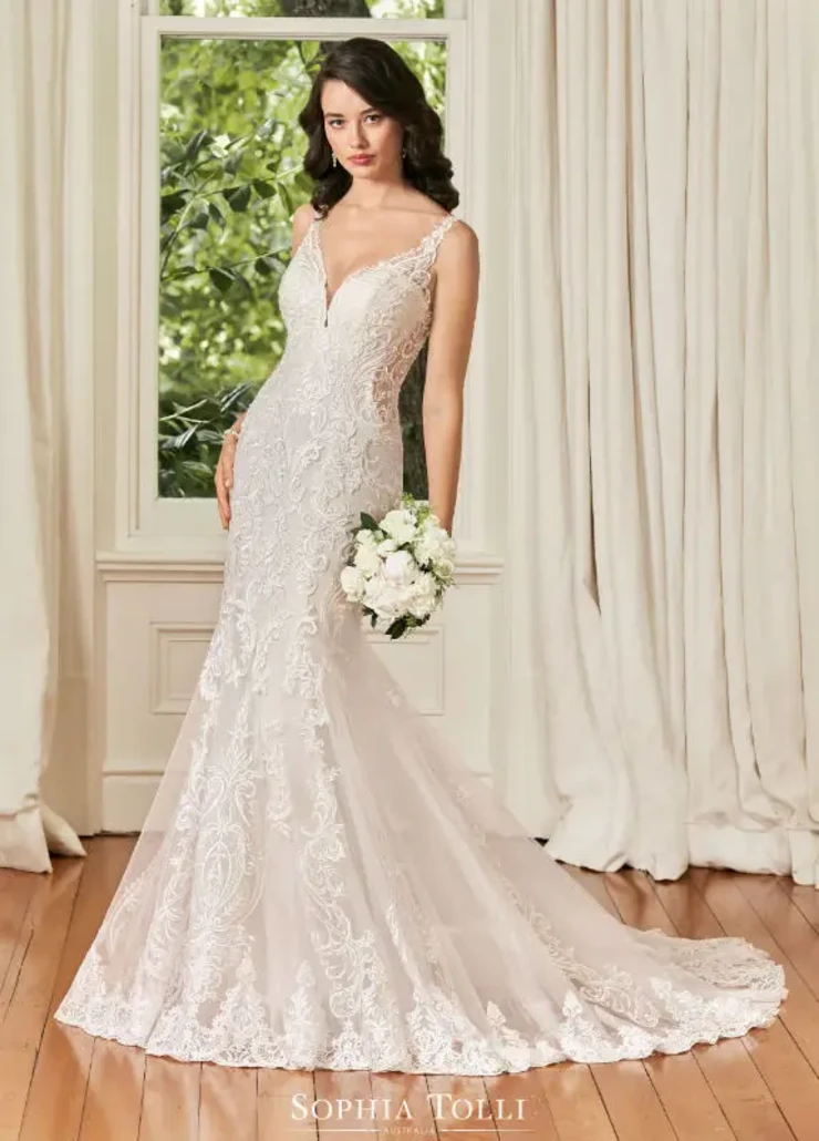 Tara - Y21988 By Sophia Tolli Price Range: $1889.00-$4999.00 #0 default Ivory picture
