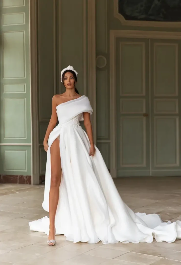 Queenliness By Pollardi Price Range: $2200.00 - $4200.00 #0 default Ivory picture