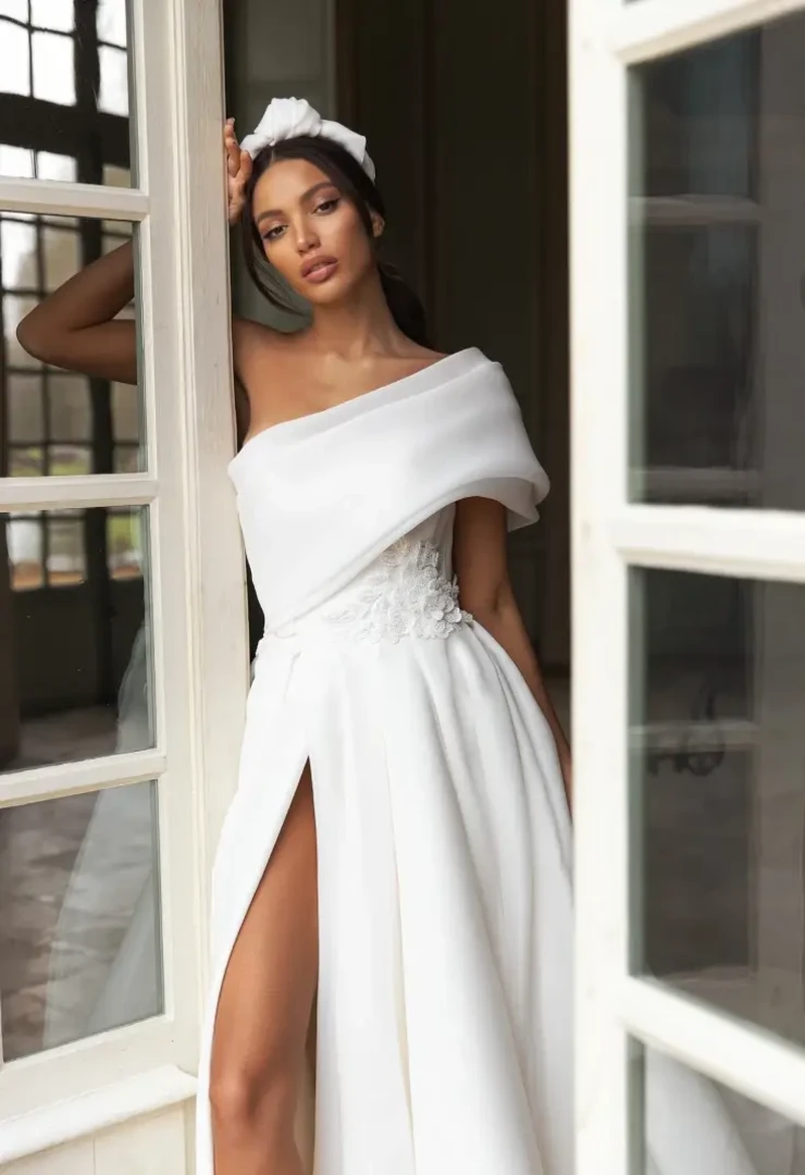 Queenliness By Pollardi Price Range: $2200.00 - $4200.00 #1 Ivory picture
