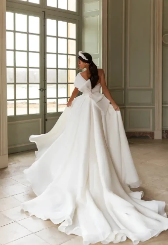 Queenliness By Pollardi Price Range: $2200.00 - $4200.00 $3 default Ivory thumbnail