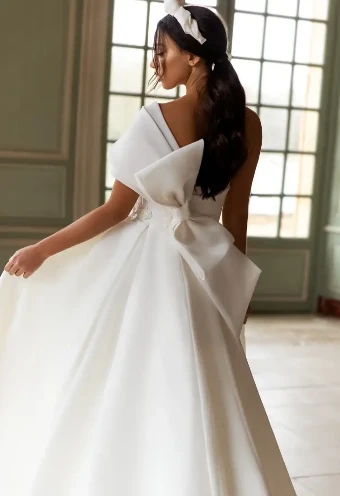 Queenliness By Pollardi Price Range: $2200.00 - $4200.00 $2 Ivory thumbnail