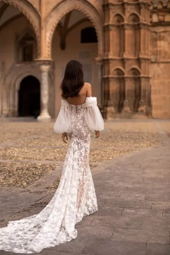 Colleen By Eva Lendel Price Range: $2999.00 - $6300.00 $4 Original thumbnail