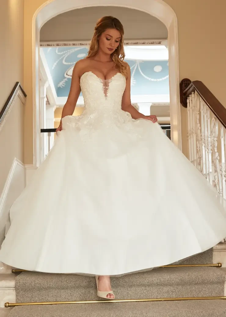 Avery By Romantica of Devon Price Range: $2399.00 - $3899.0 #0 default Ivory/Ivory picture