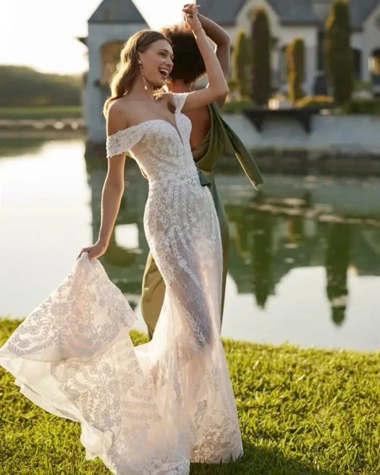 Elysia By Rosa Clara Price Range: $2999.99 - $7750.00 #2 default Natural picture