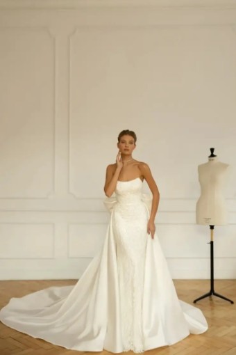 Lanvee Dress and Train By Eva Lendel $5 Ivory thumbnail