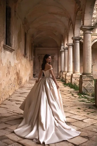 Venus By Eva Lendel Price Range: $2999.00 - $6300.00 $2 Ivory thumbnail