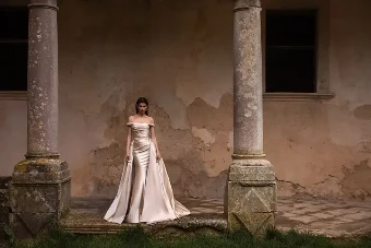 Venus By Eva Lendel Price Range: $2999.00 - $6300.00 $4 Ivory thumbnail