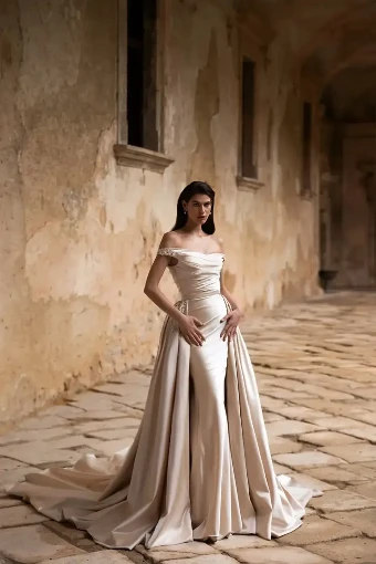 Venus By Eva Lendel Price Range: $2999.00 - $6300.00 $1 Ivory thumbnail
