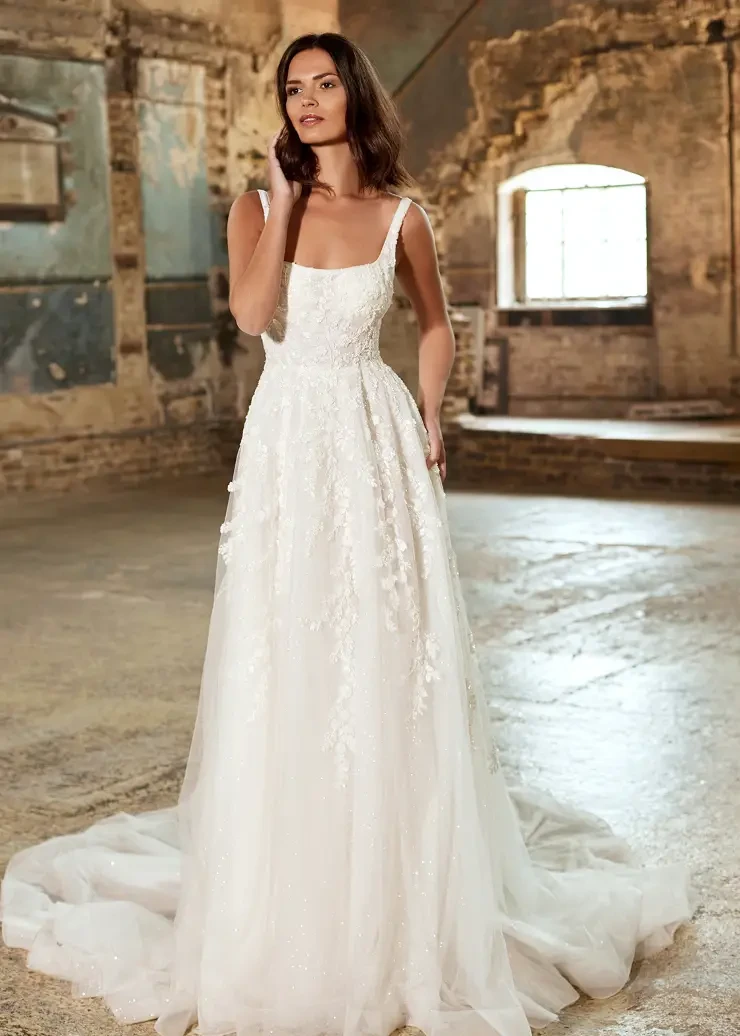 5th Avenue By Dando London Price Range: $3699.00 - $8200.00 #0 default Ivory picture