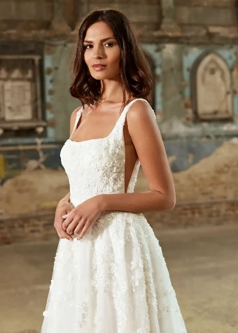 5th Avenue By Dando London Price Range: $3699.00 - $8200.00 $3 default Ivory thumbnail