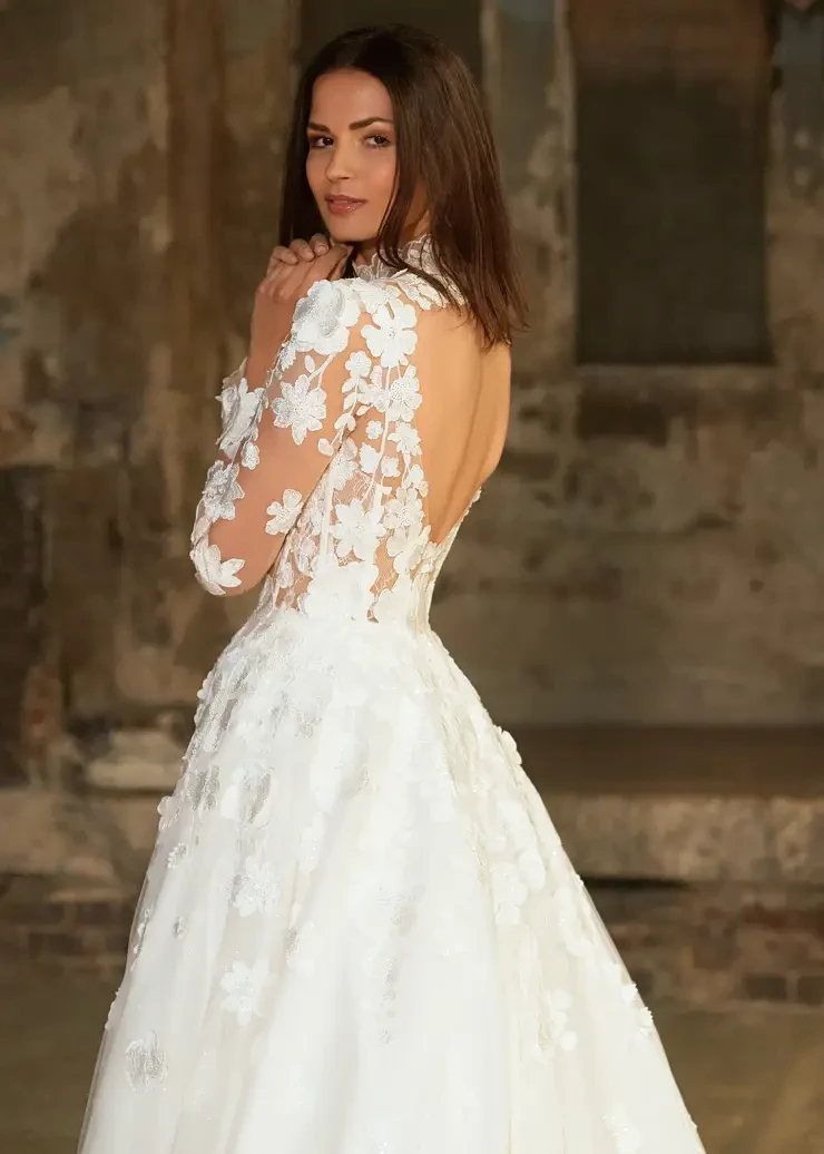 Idole By Dando London Price Range: $3699.00 - $8200.00 #1 Ivory picture
