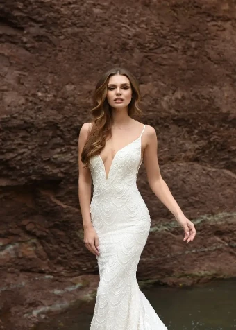 Vivacious By Dando London Price Range: $3699.00 - $8200.00 $3 Ivory/Champagne thumbnail