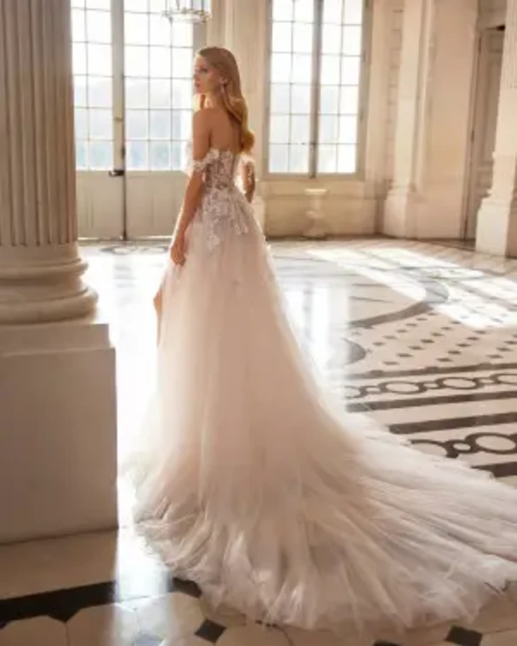 Elaia By Rosa Clara Price Range: $2999.99 - $7750.00 #2 default Natural picture