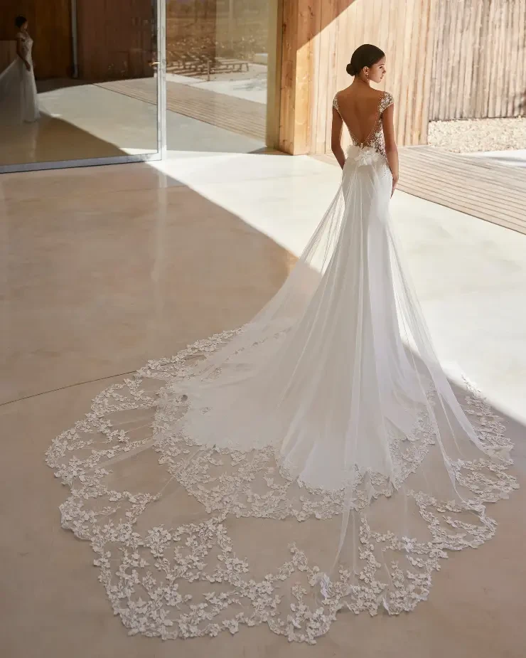 Aldane By Rosa Clara Price Range: $2999.99 - $7750.00 #1 Natural/Nacre picture