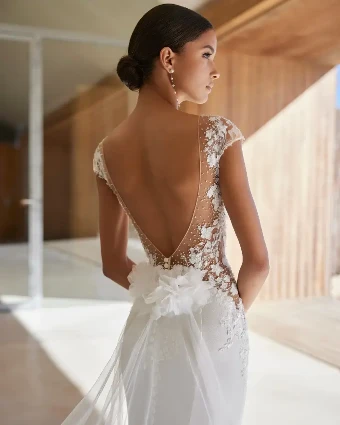 Aldane By Rosa Clara Price Range: $2999.99 - $7750.00 $2 default Natural/Nacre thumbnail