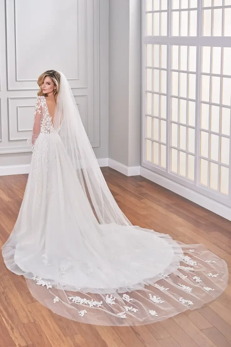 Blaye - 221203 veil By Martin Thornburg Price Range: $2550.00 - $4350.00 #0 default Ivory picture