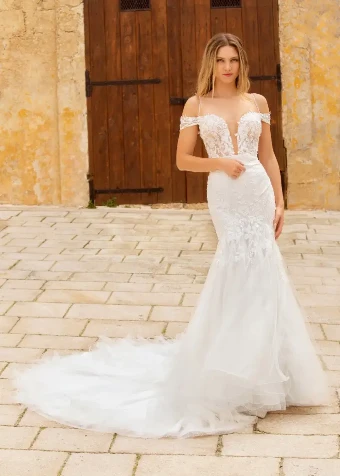 The Poppy By Dando London Price Range: $3699.00 - $8200.00 $0 default Ivory/Champagne thumbnail