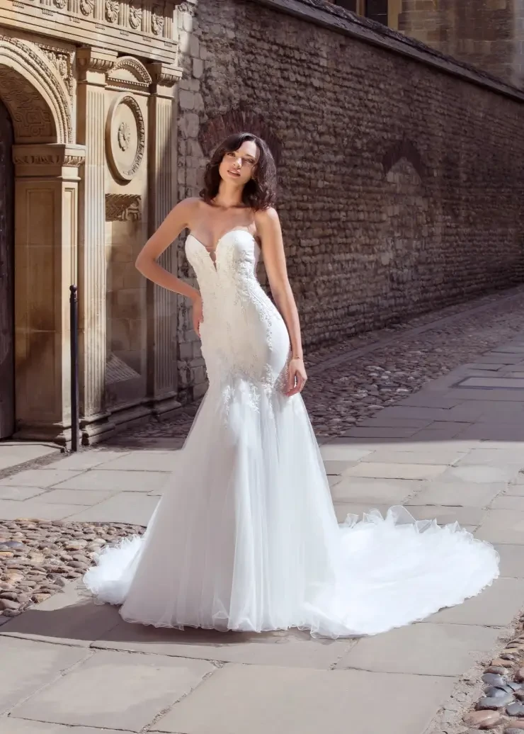Leia By Dando London Price Range: $3699.00 - $8200.00 #0 default Ivory picture