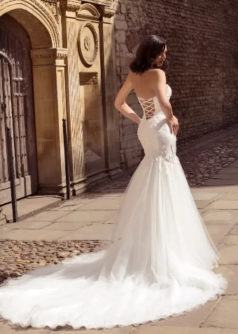 Leia By Dando London Price Range: $3699.00 - $8200.00 $1 Ivory thumbnail