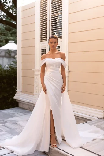 Khalilah By Pollardi Price Range: $2200.00 - $4200.00 $1 Ivory thumbnail
