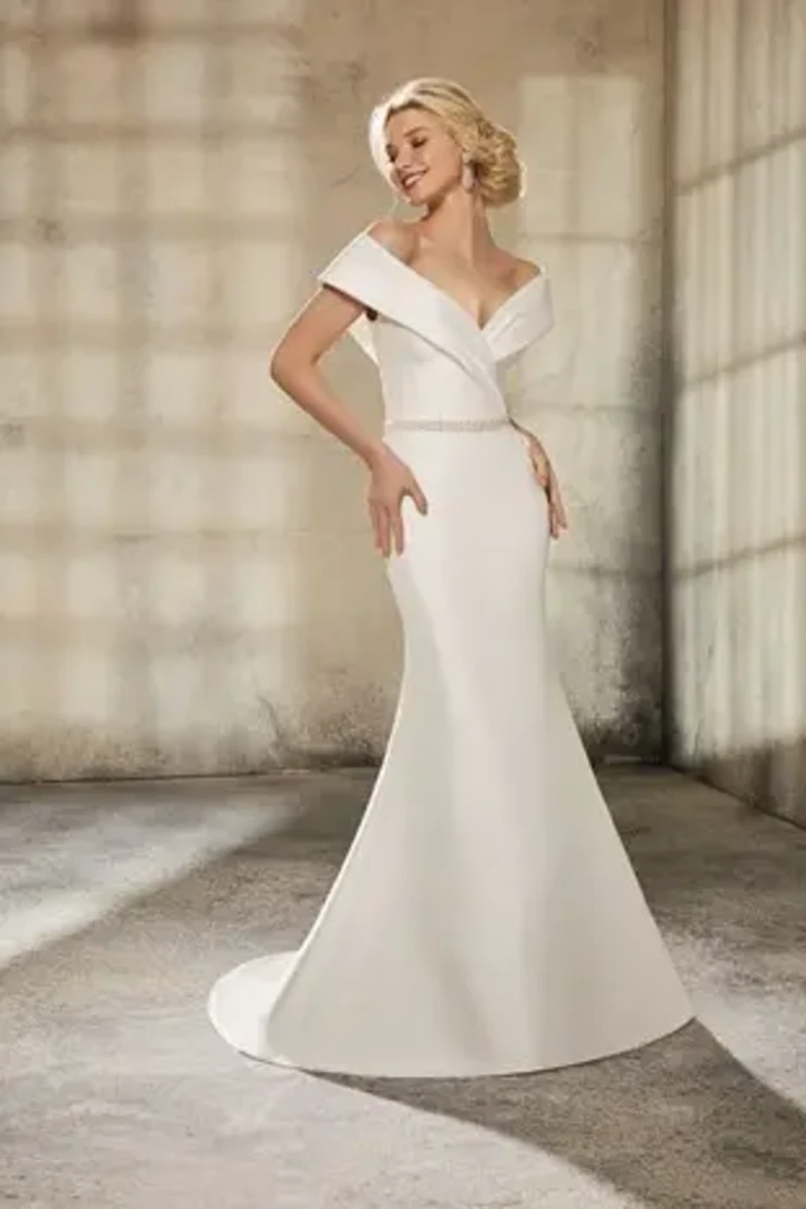 Thandie By Ronald Joyce Price Range: $2500.00 - $5200.00 #0 default Ivory picture
