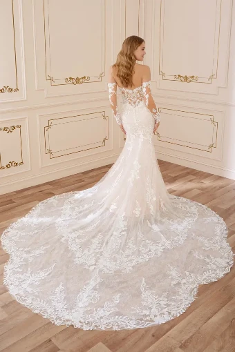 Bronte By Sophia Tolli Price Range: $1889.00-$4999.00 $3 Ivory thumbnail