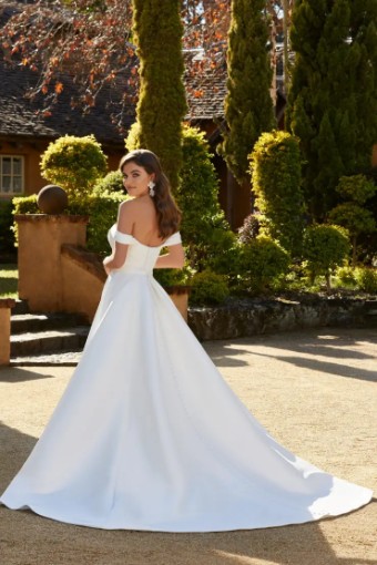 Zendaya Dress and Overskirt By Sophia Tolli $2 Ivory thumbnail