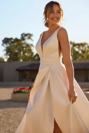 Ballina By Sophia Tolli Price Range: $1889.00-$4999.00 $3 Ivory thumbnail