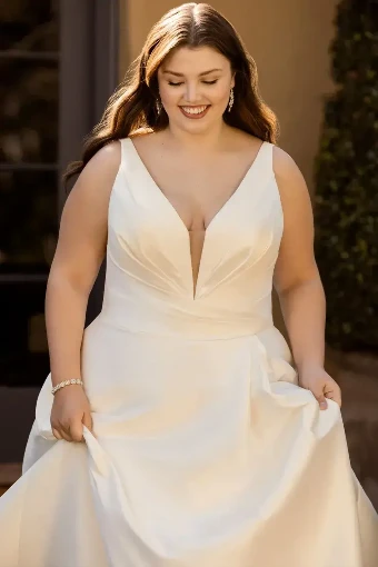 Ballina By Sophia Tolli Price Range: $1889.00-$4999.00 $4 Ivory thumbnail