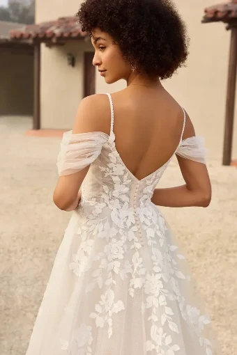 Isla By Sophia Tolli Price Range: $1889.00-$4999.00 $2 Ivory/Champagne thumbnail