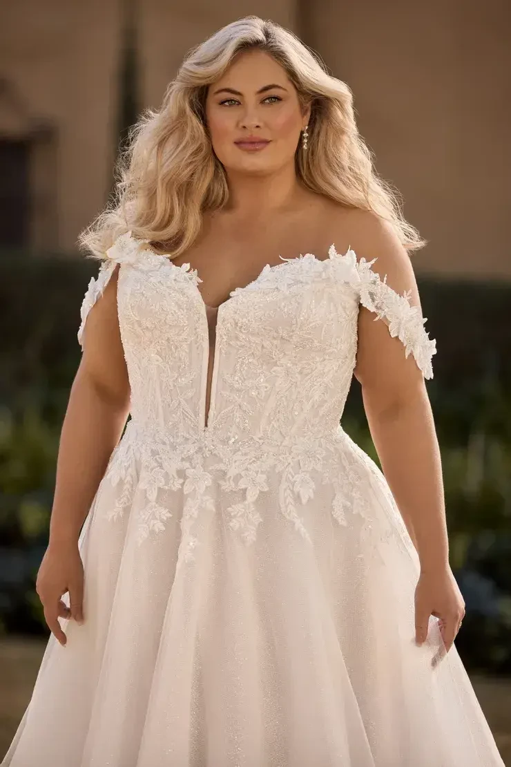 Camille By Sophia Tolli Price Range: $1889.00-$4999.00 #7 Ivory/Champagne picture