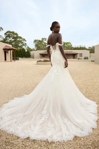 Layla By Sophia Tolli Price Range: $1889.00-$4999.00 $3 Ivory thumbnail