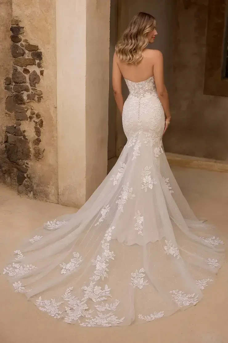 Lulu By Sophia Tolli Price Range: $1889.00-$4999.00 #3 Ivory picture