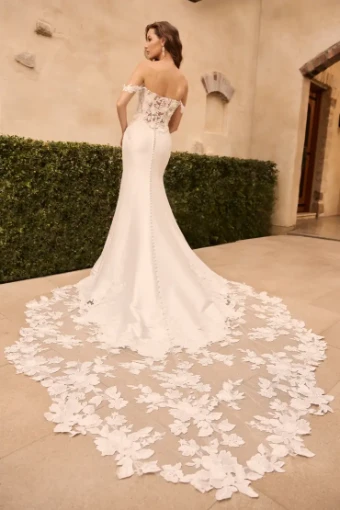 Dove By Sophia Tolli $2 default Ivory thumbnail