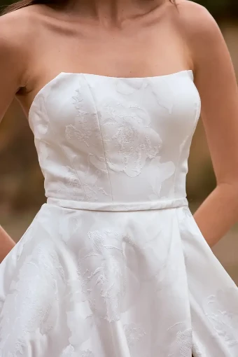 Renee By Tania Olsen Price Range: $1600.00 - $3200.00 $3 Ivory thumbnail