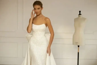 Lanvee By Eva Lendel Price Range: $2999.00 - $6300.00 $4 Ivory thumbnail