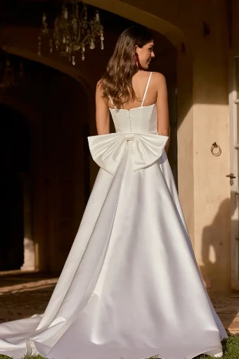 Ida By Tania Olsen Price Range: $1600.00 - $3200.00 $3 Vintage White thumbnail