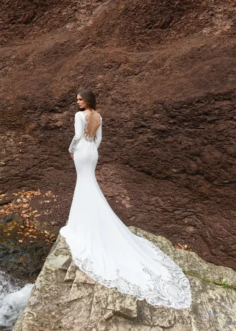 Lust By Dando London Price Range: $3699.00 - $8200.00 $1 Ivory thumbnail