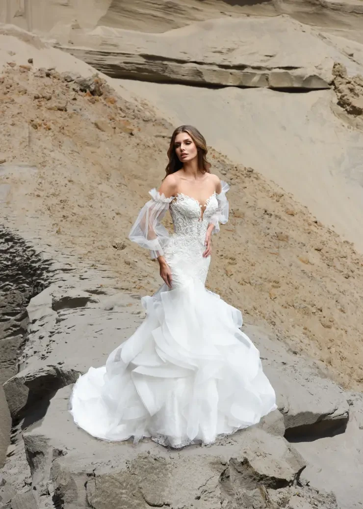 Flirt By Dando London Price Range: $3699.00 - $8200.00 #0 default Ivory picture