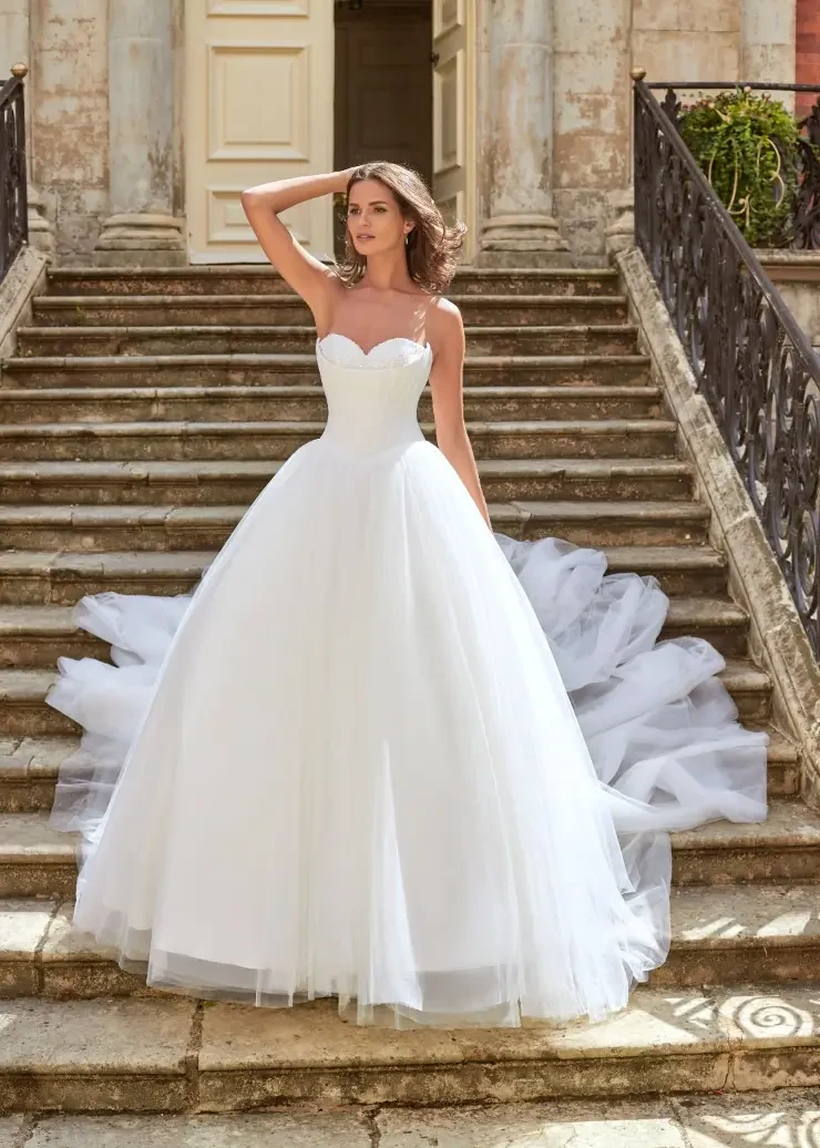 Enchanting By Dando London Price Range: $3699.00 - $8200.00 #0 default Ivory picture
