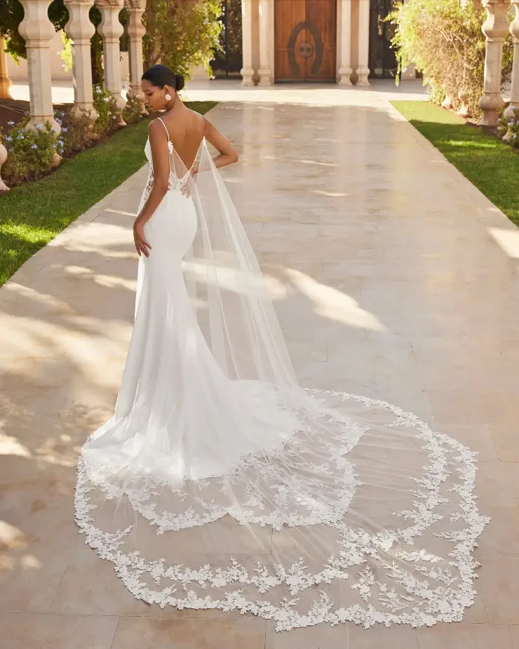 Oimbra By Rosa Clara Price Range: $2999.99 - $7750.00 #3 default Natural picture