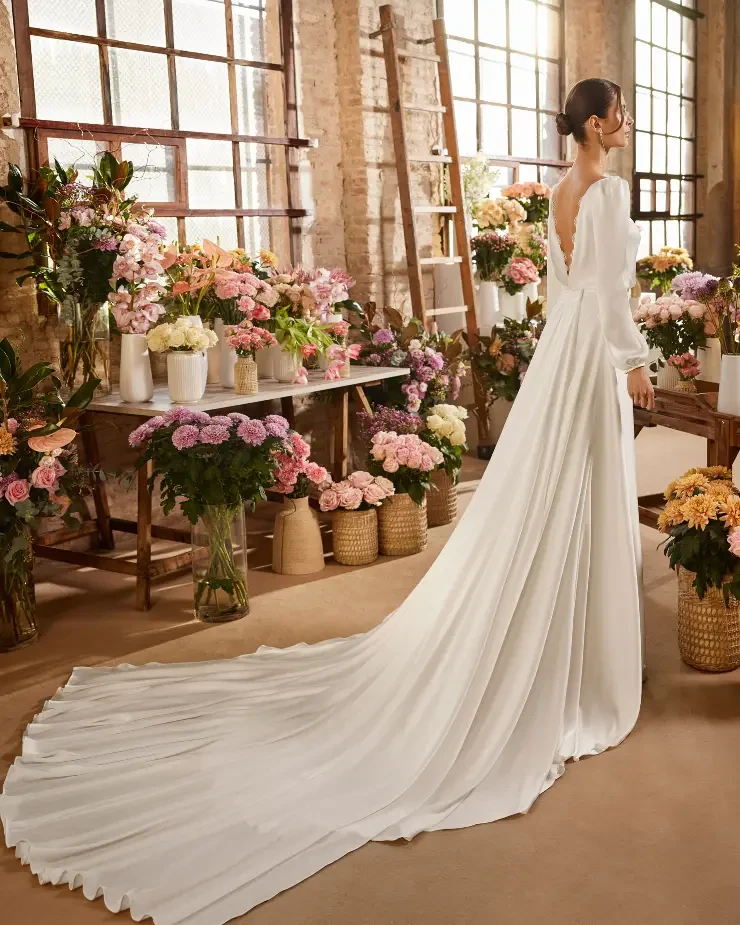 Xane By Rosa Clara Price Range: $2999.99 - $7750.00 #1 Natural picture